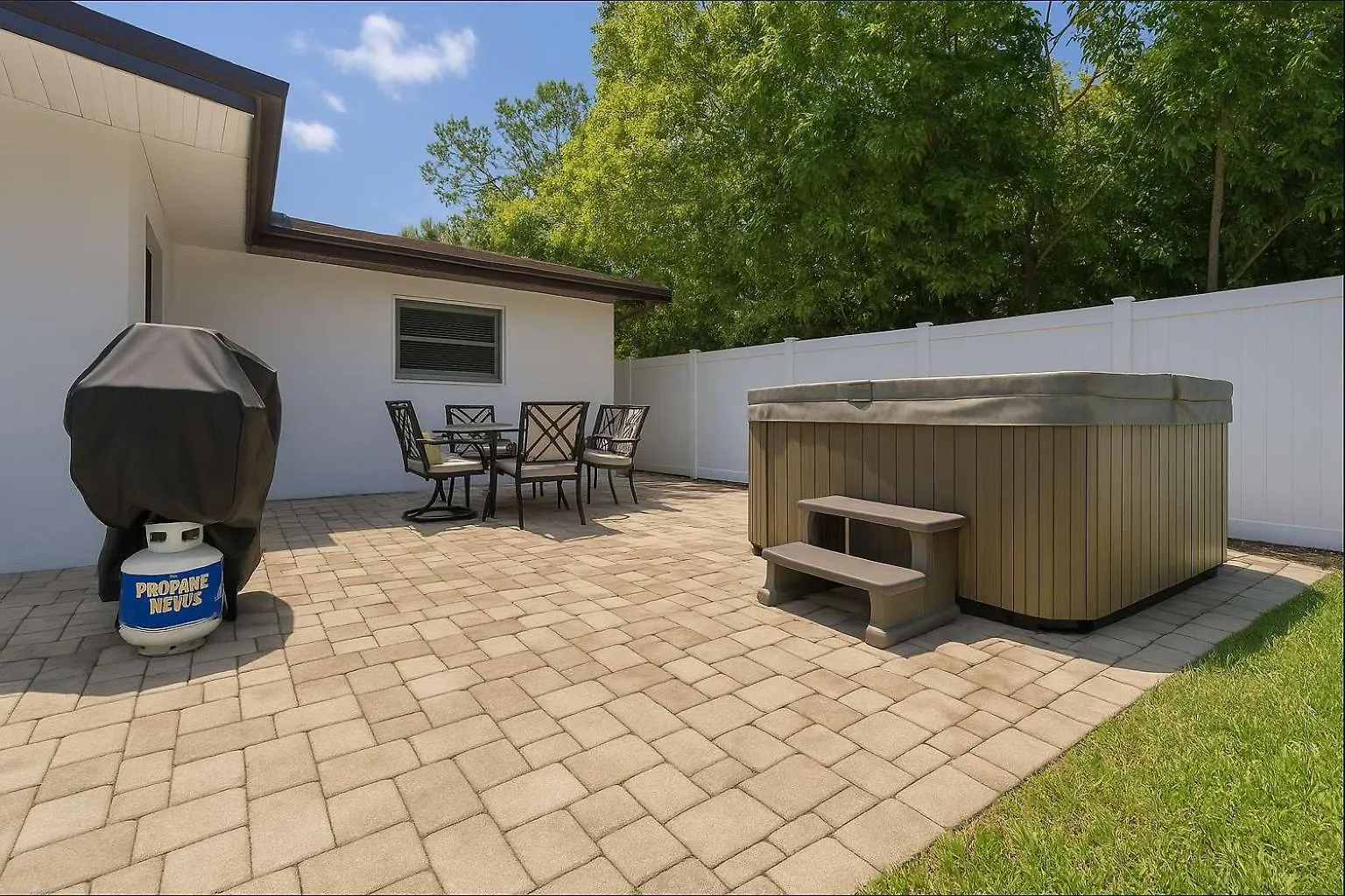 Hot Tub - Pet Friendly - Mins To Beach - Sleeps 11 - Family Clearwater Holiday home