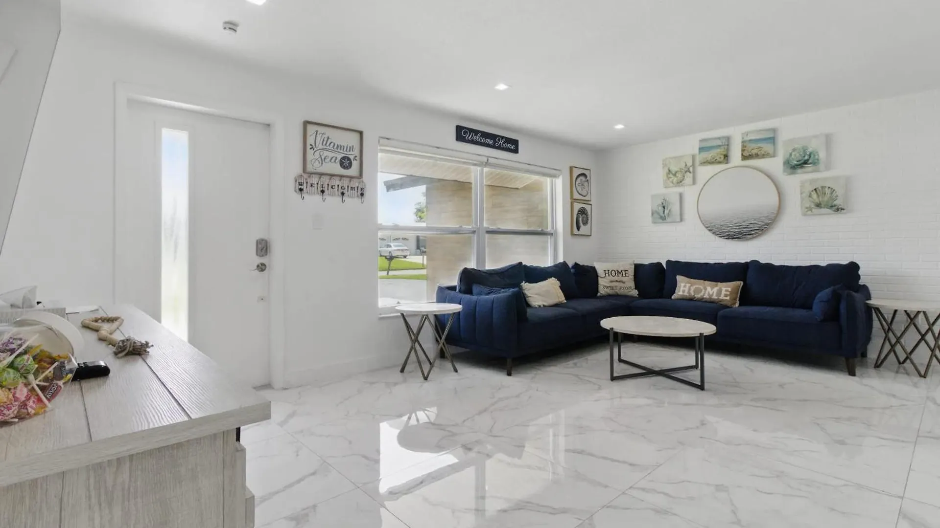 Hot Tub - Pet Friendly - Mins To Beach - Sleeps 11 - Family Clearwater Holiday home