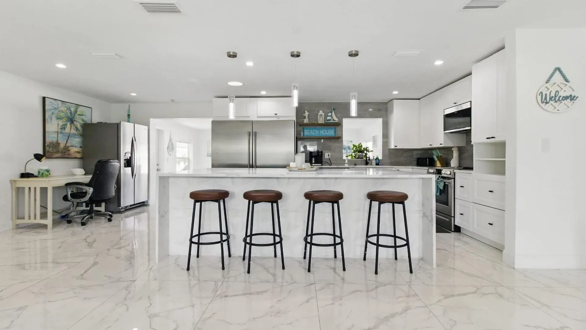 Hot Tub - Pet Friendly - Mins To Beach - Sleeps 11 - Family Clearwater