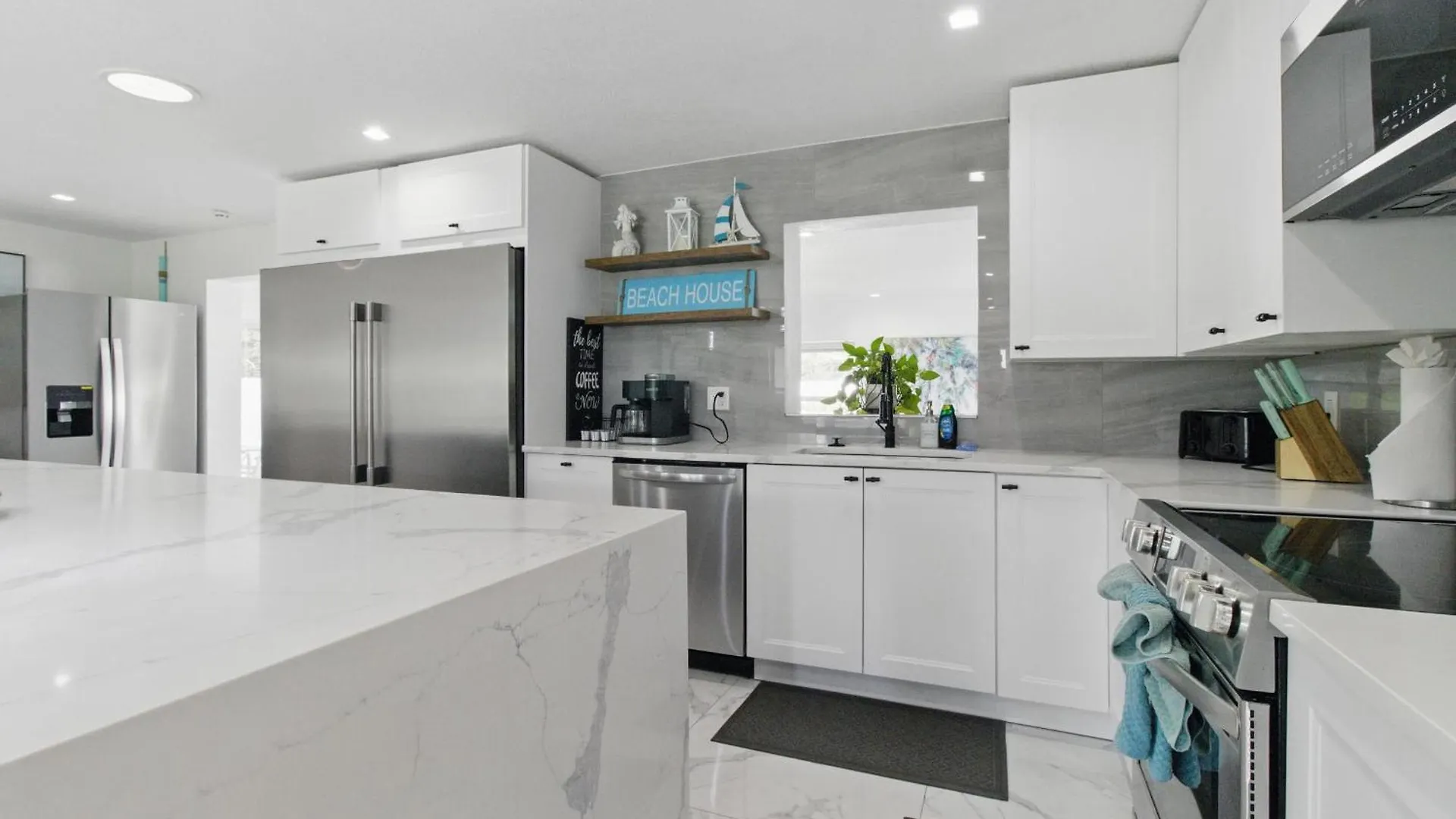 Hot Tub - Pet Friendly - Mins To Beach - Sleeps 11 - Family Clearwater